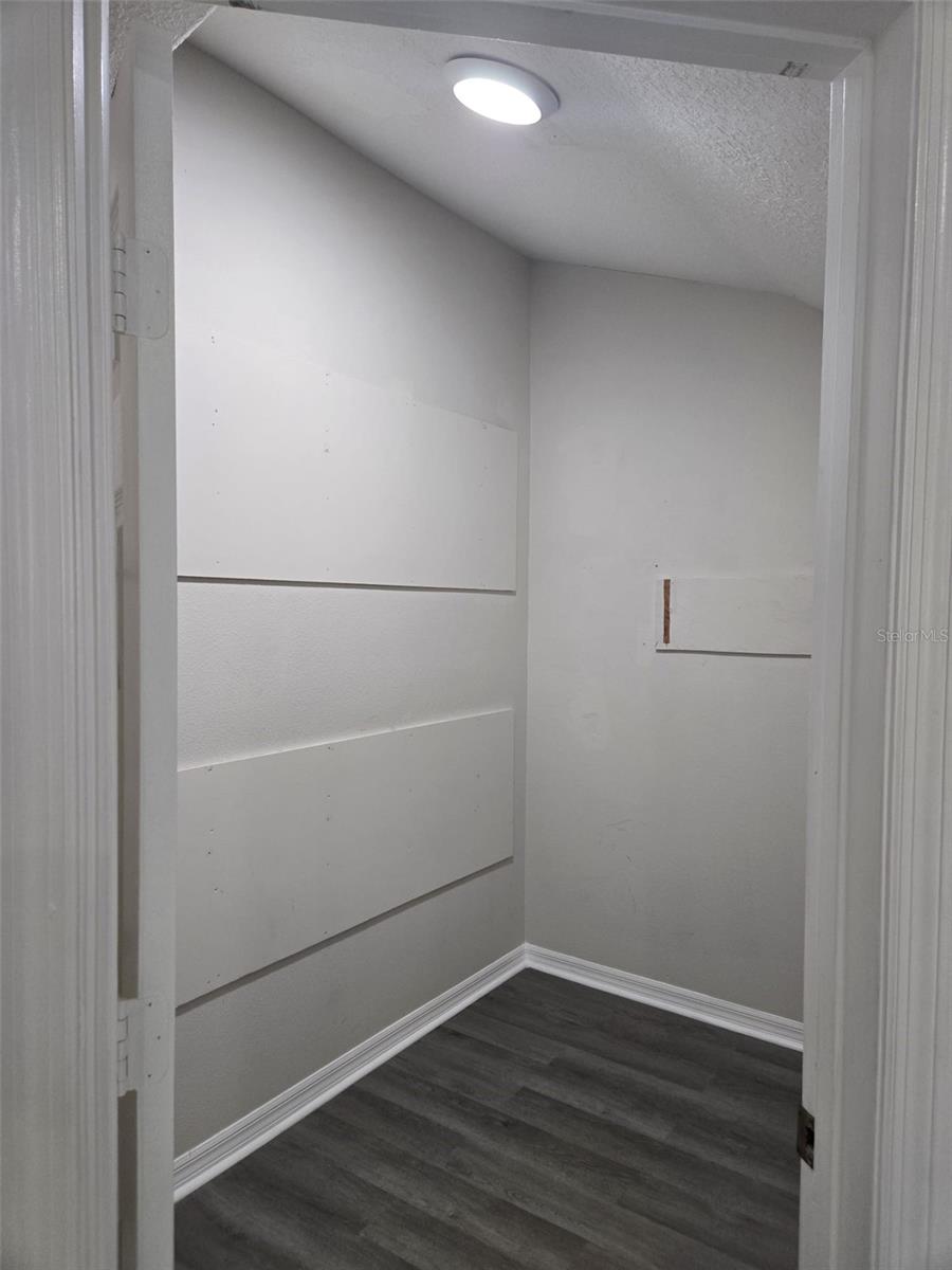 Image 19 of 24 For 1883 Island Walk Drive