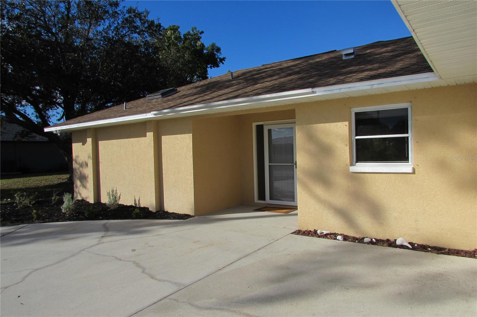 Image 4 of 38 For 25486 Avillas Court