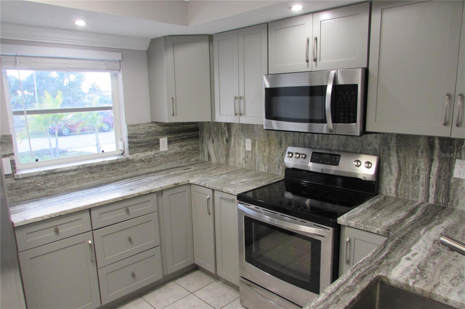 Image 6 of 38 For 25486 Avillas Court