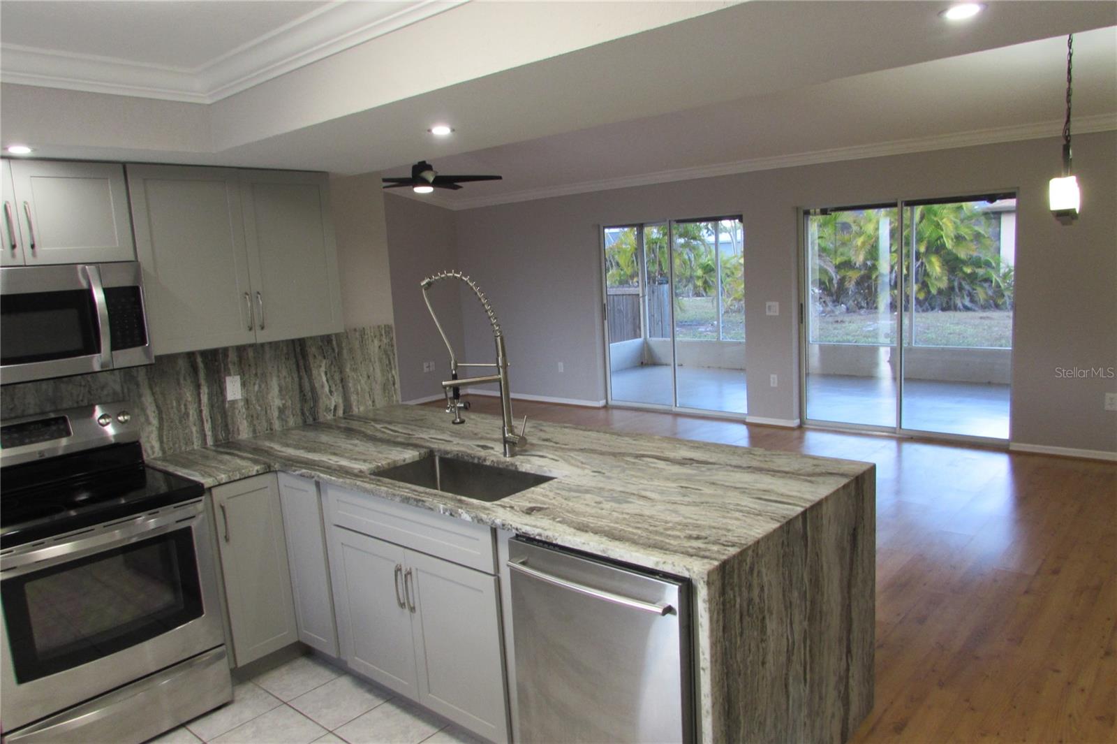 Image 7 of 38 For 25486 Avillas Court