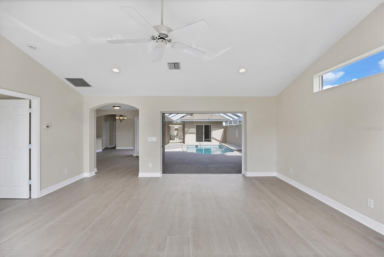 Image 10 of 37 For 177 Valencia Lakes Drive