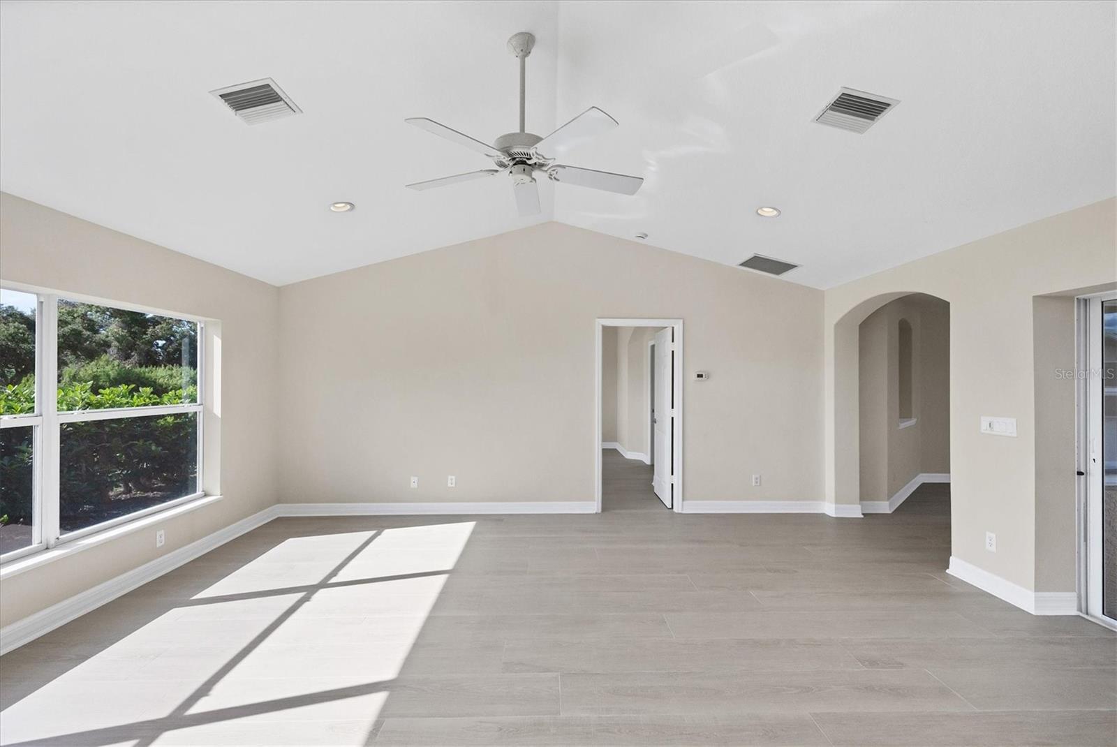 Image 12 of 37 For 177 Valencia Lakes Drive