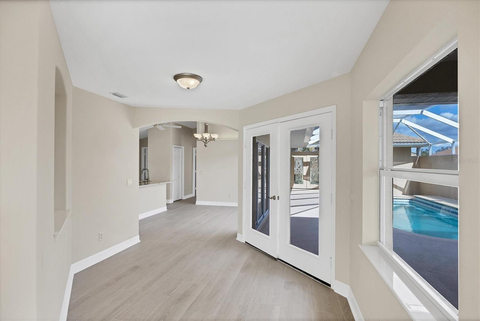 Image 13 of 37 For 177 Valencia Lakes Drive