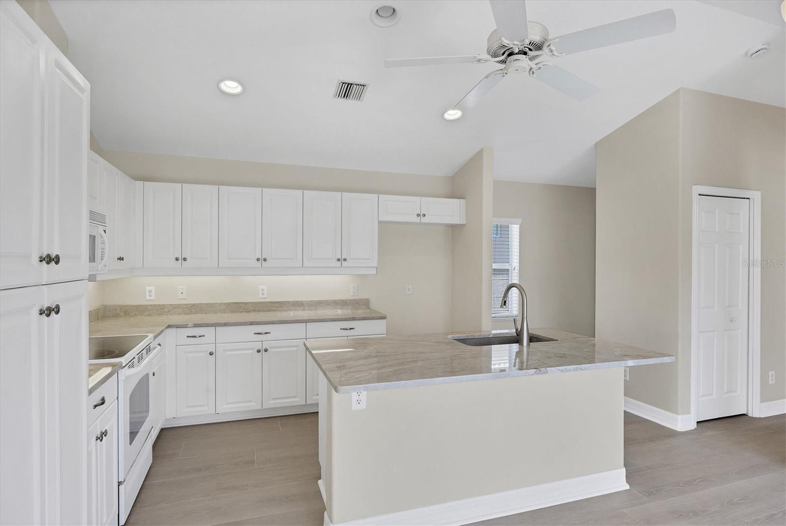 Image 15 of 37 For 177 Valencia Lakes Drive