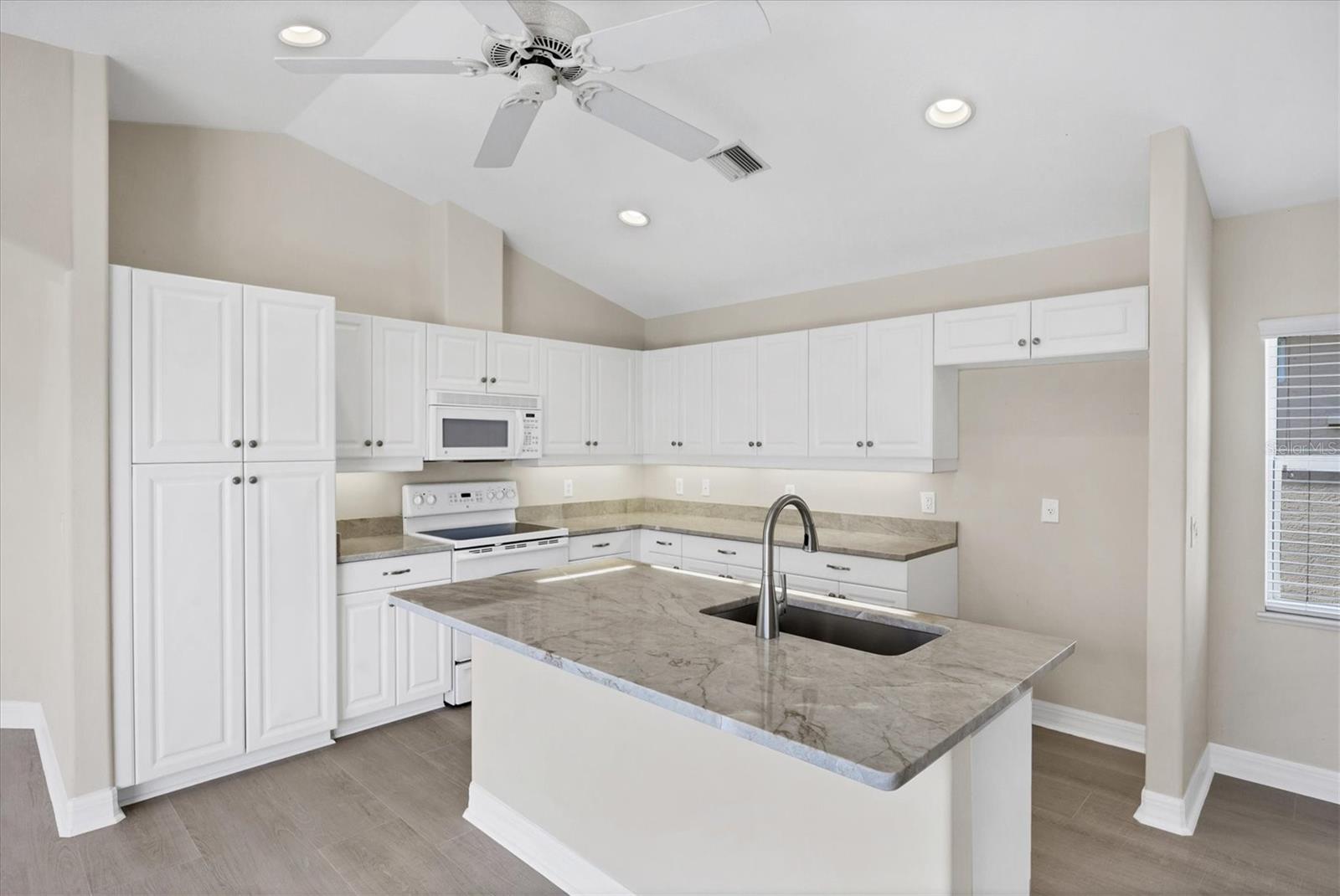 Image 16 of 37 For 177 Valencia Lakes Drive