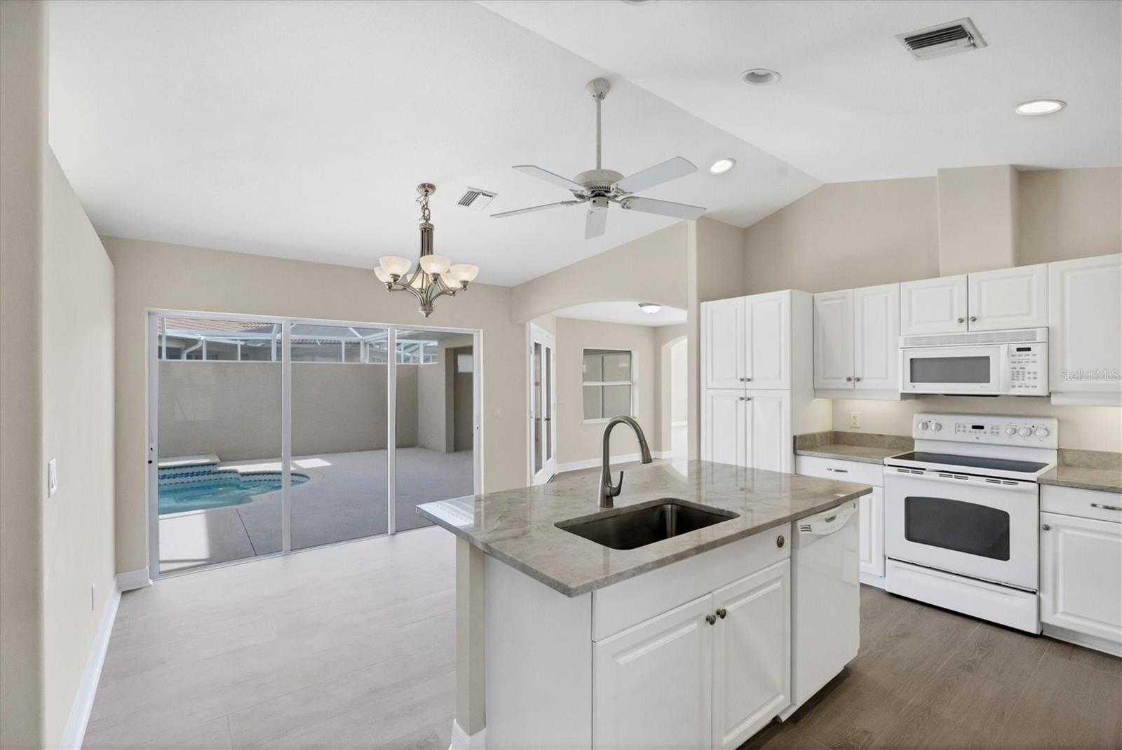 Image 18 of 37 For 177 Valencia Lakes Drive