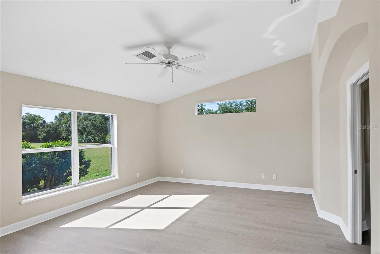 Image 20 of 37 For 177 Valencia Lakes Drive