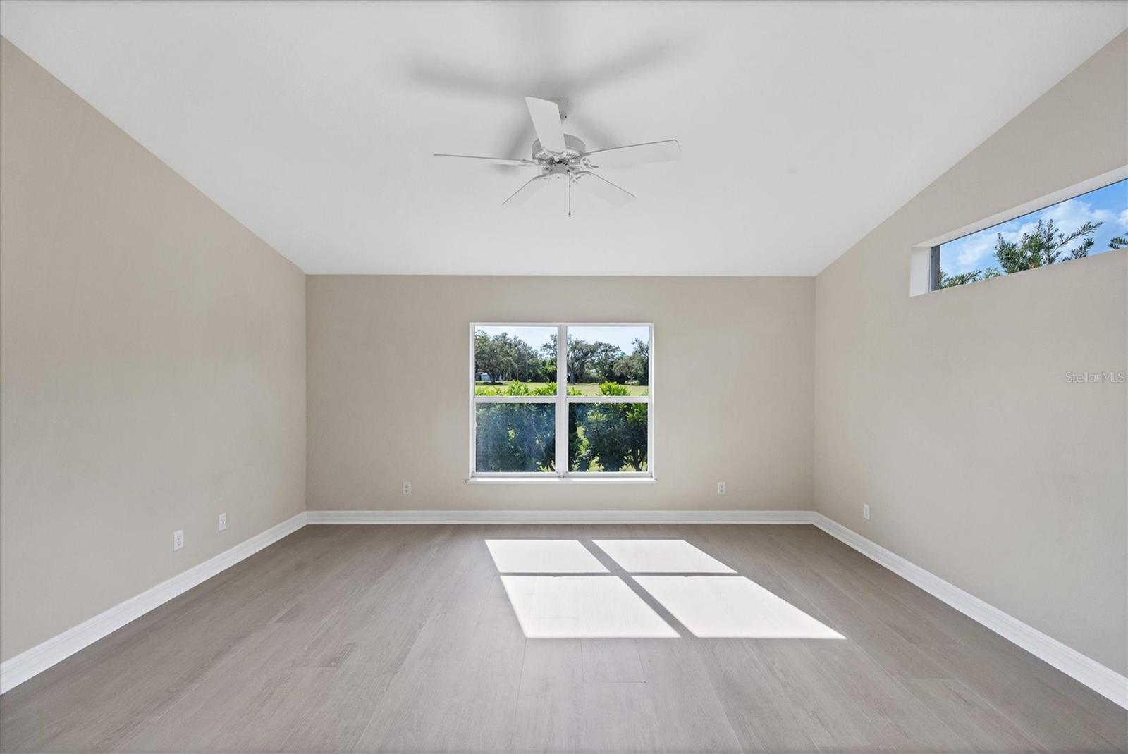 Image 21 of 37 For 177 Valencia Lakes Drive