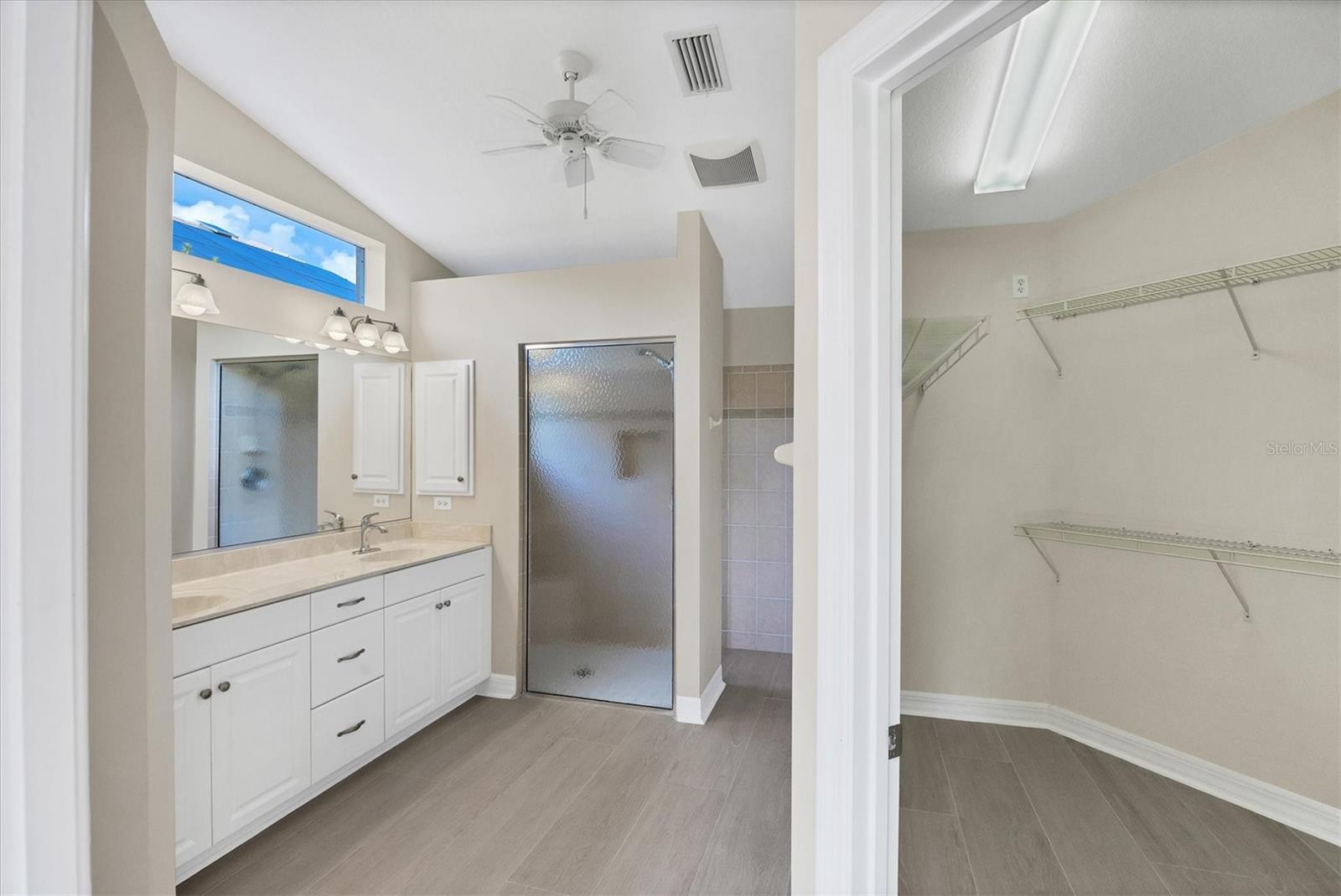 Image 22 of 37 For 177 Valencia Lakes Drive