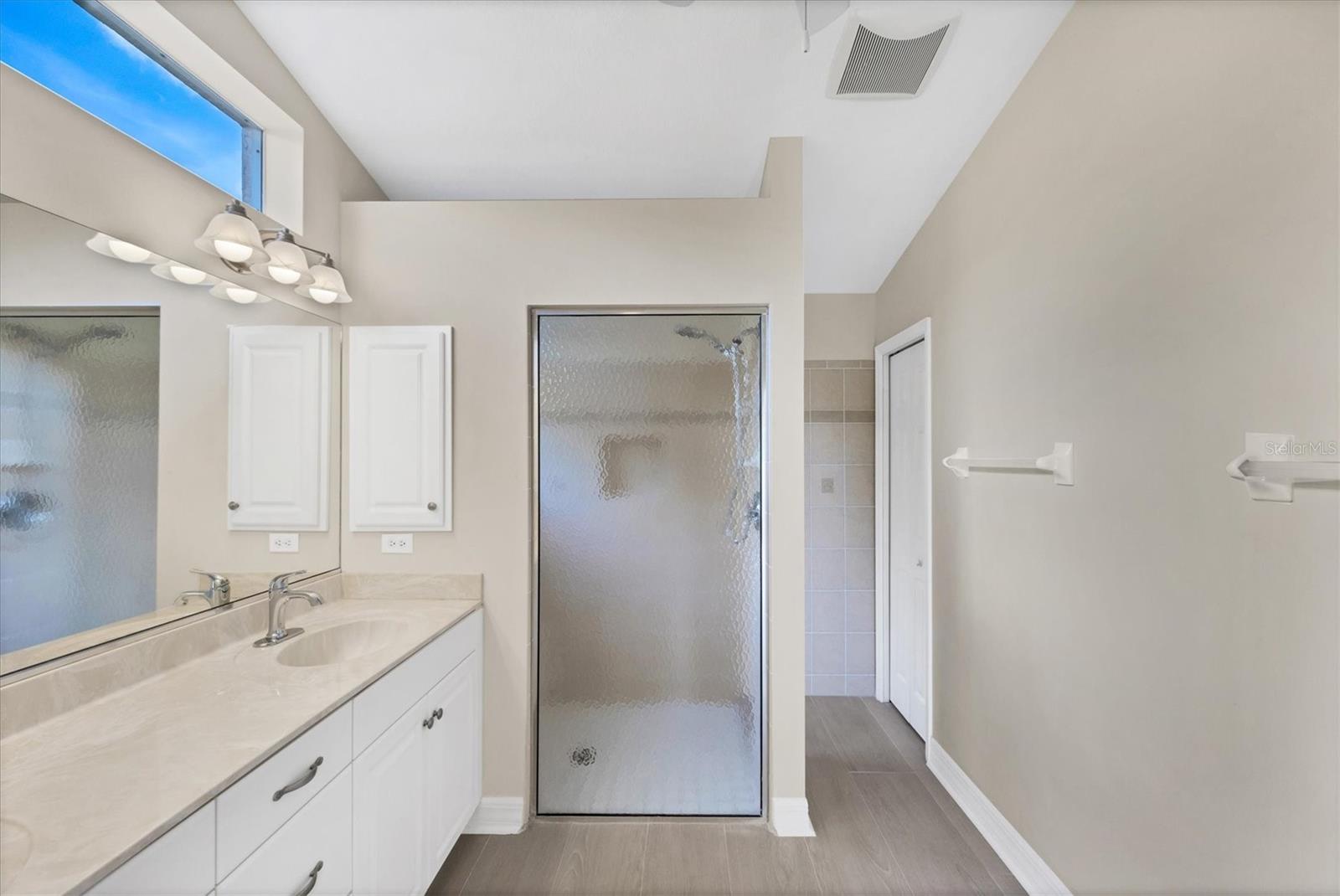 Image 23 of 37 For 177 Valencia Lakes Drive