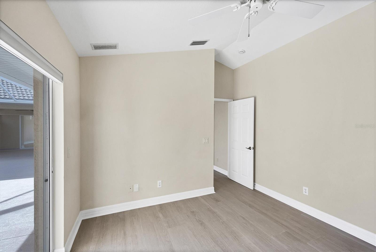 Image 26 of 37 For 177 Valencia Lakes Drive