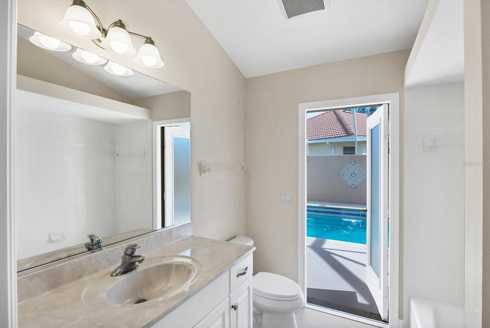 Image 27 of 37 For 177 Valencia Lakes Drive