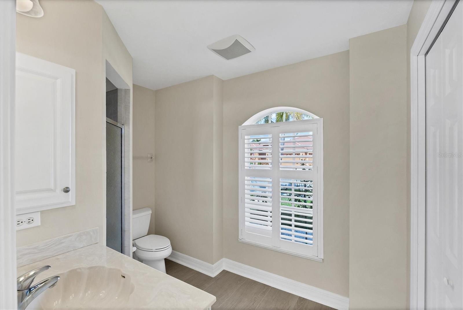 Image 31 of 37 For 177 Valencia Lakes Drive