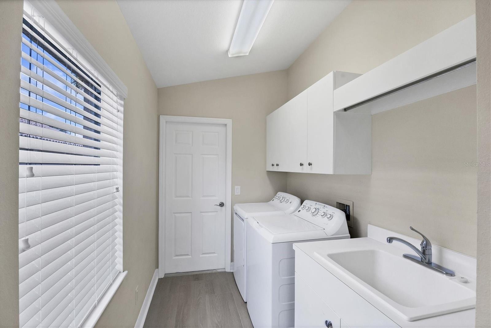 Image 33 of 37 For 177 Valencia Lakes Drive