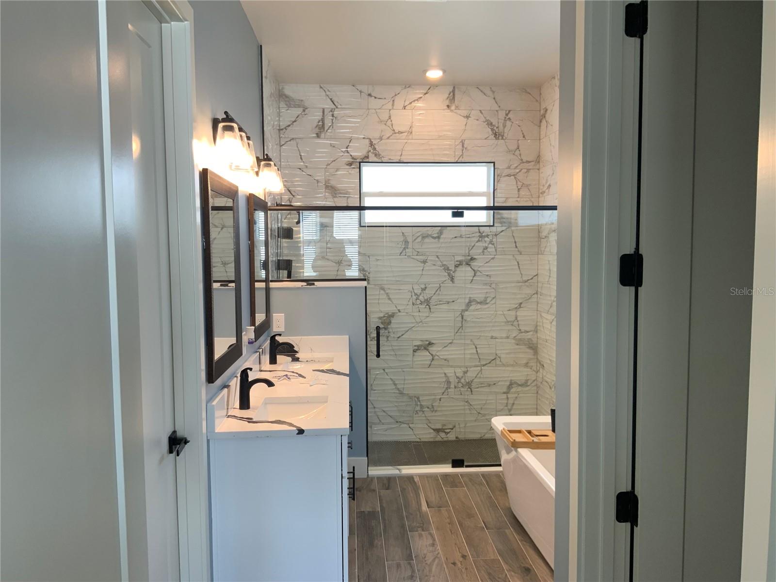 Image 13 of 28 For 837 Oaks Shores Road