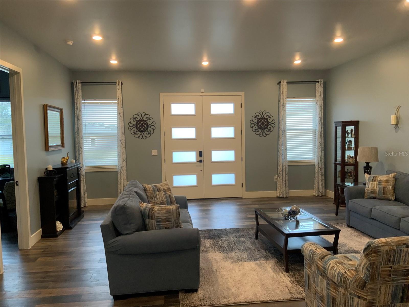 Image 4 of 28 For 837 Oaks Shores Road