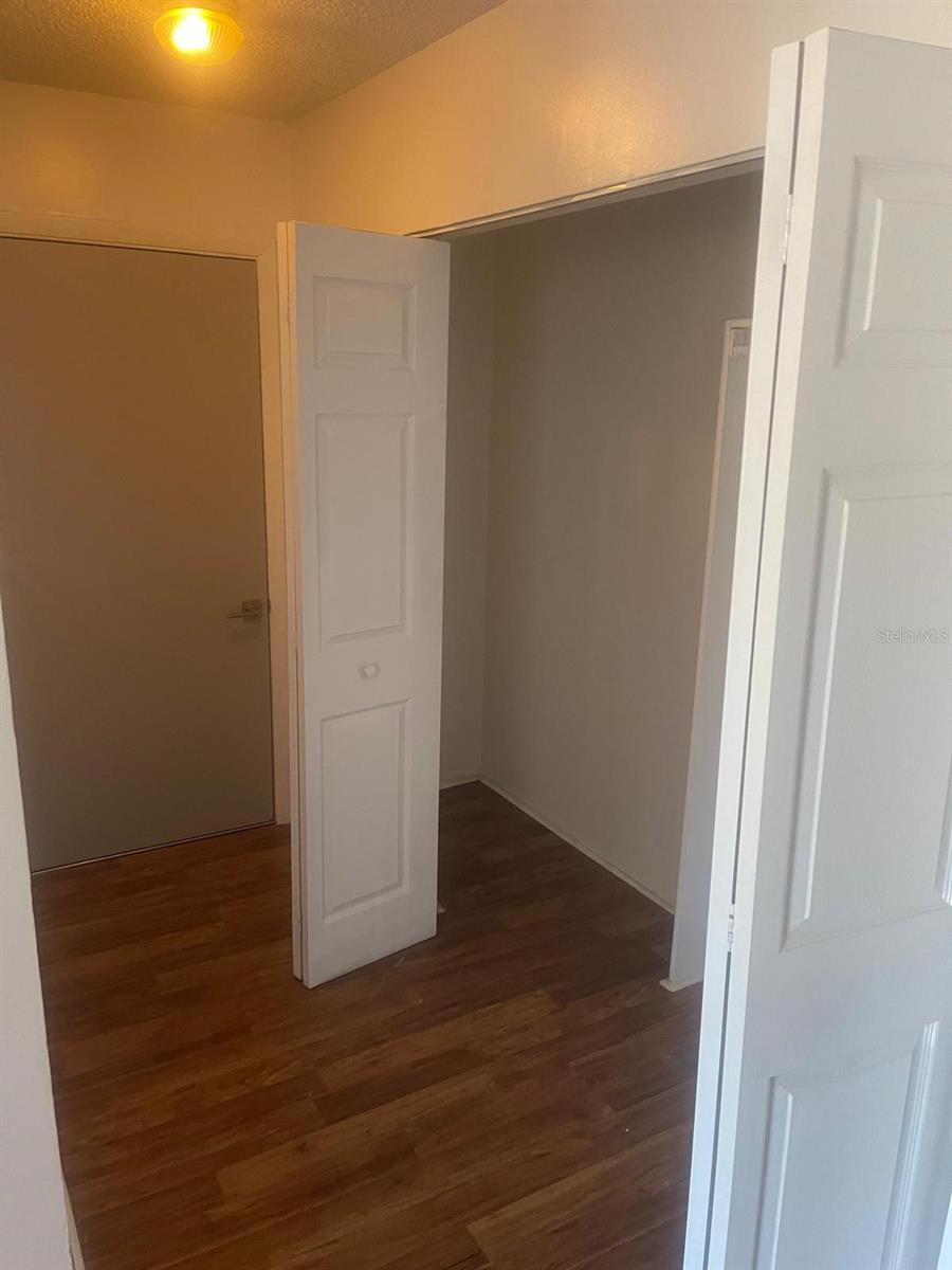 Image 11 of 24 For 646 Kenwick Circle 205