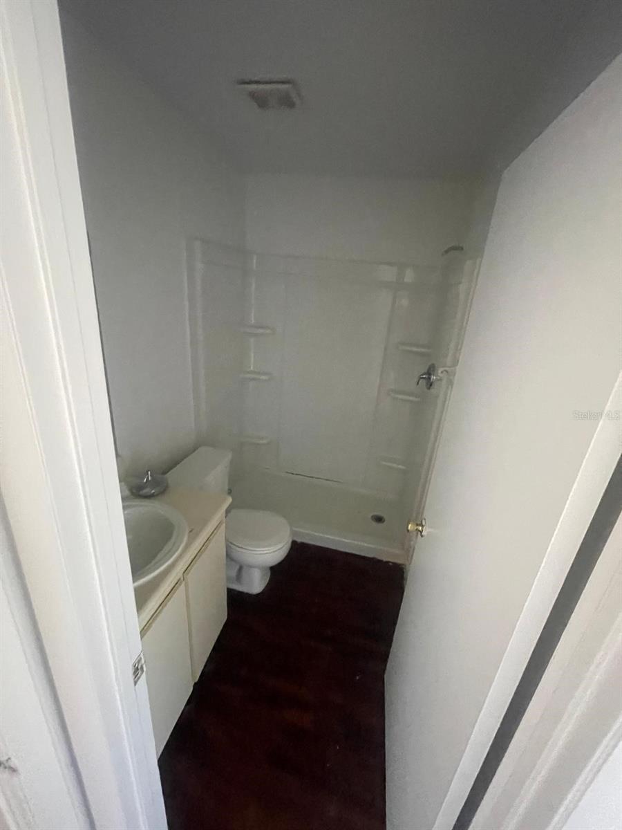 Image 17 of 24 For 646 Kenwick Circle 205