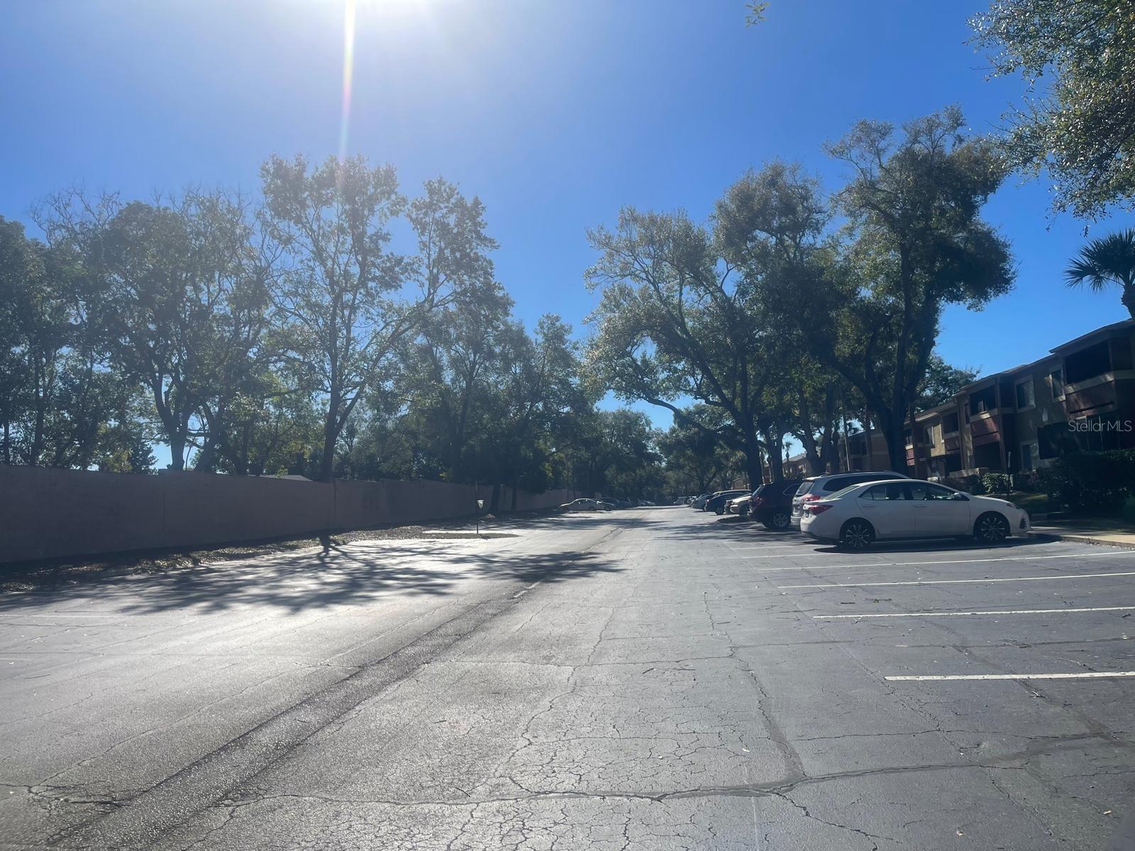 Image 20 of 24 For 646 Kenwick Circle 205