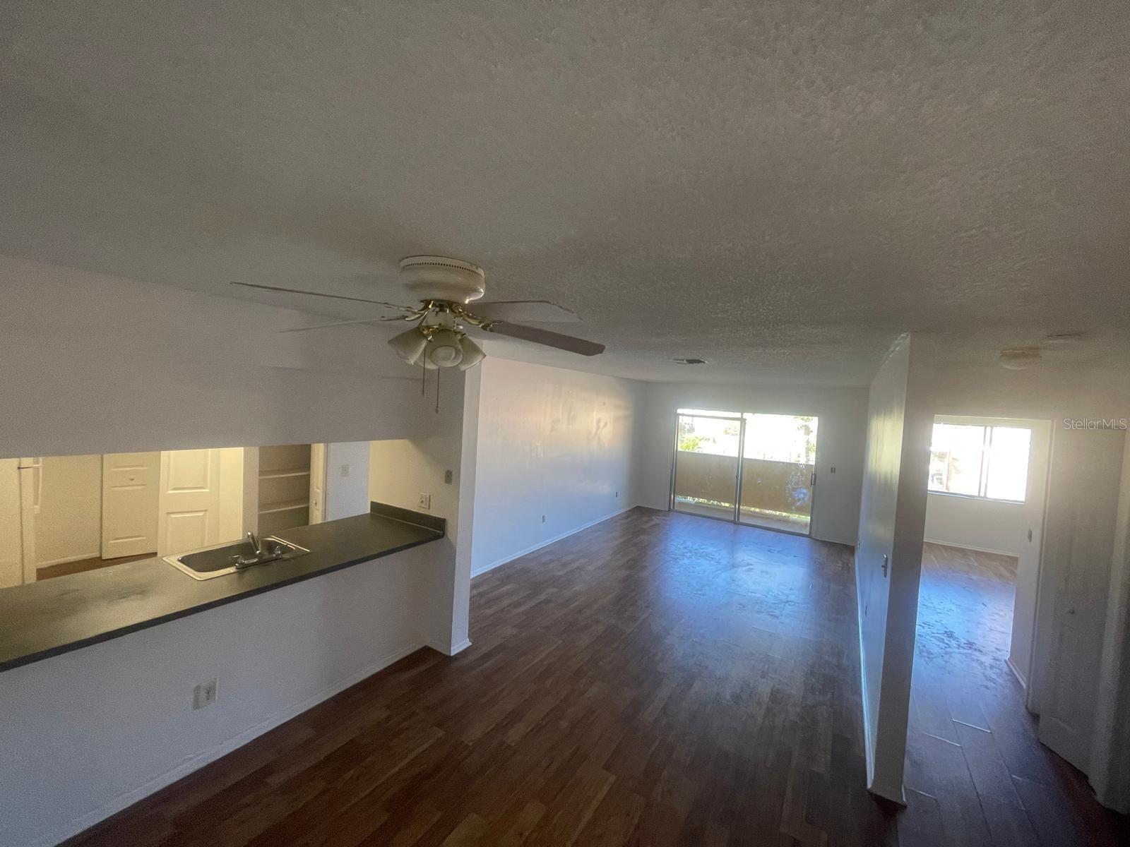 Image 4 of 24 For 646 Kenwick Circle 205