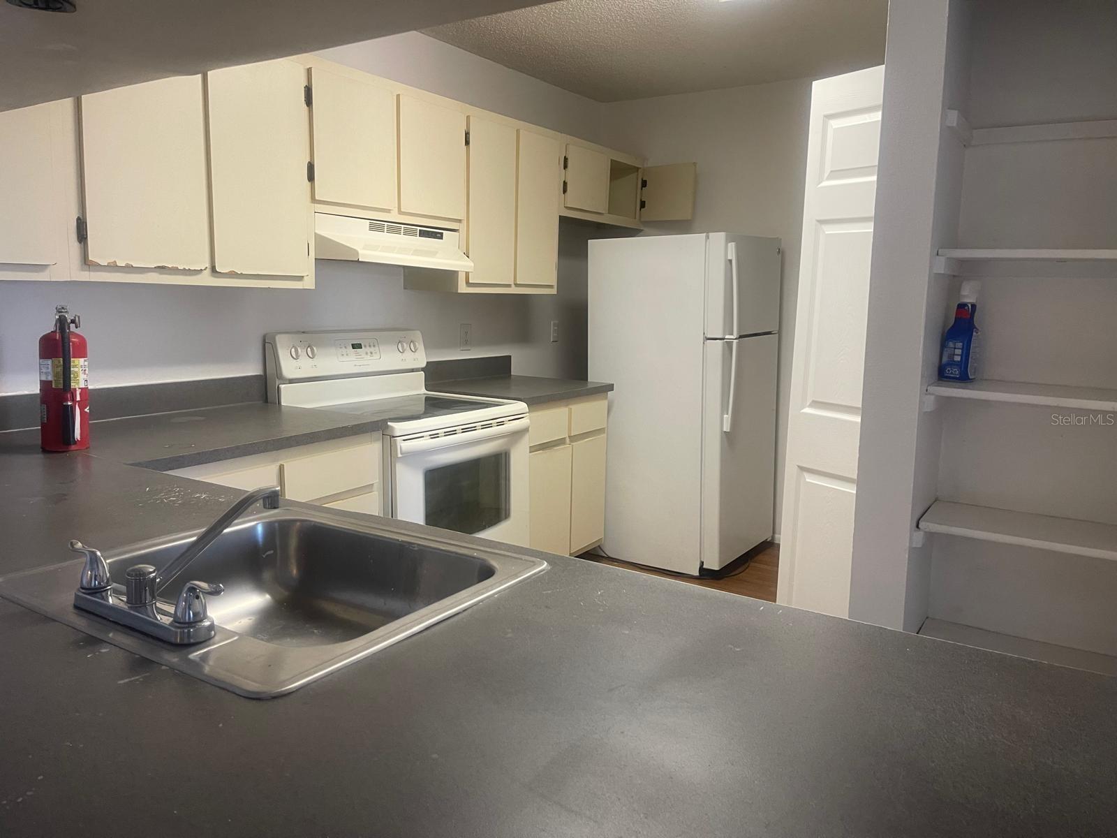 Image 6 of 24 For 646 Kenwick Circle 205