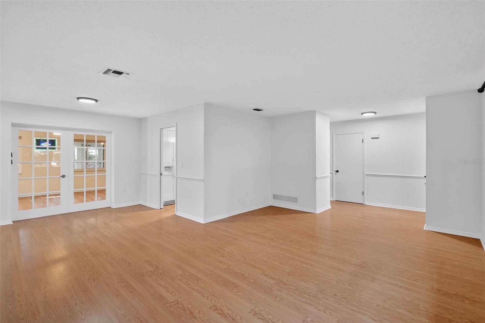 Image 4 of 36 For 3450 Laurel Drive