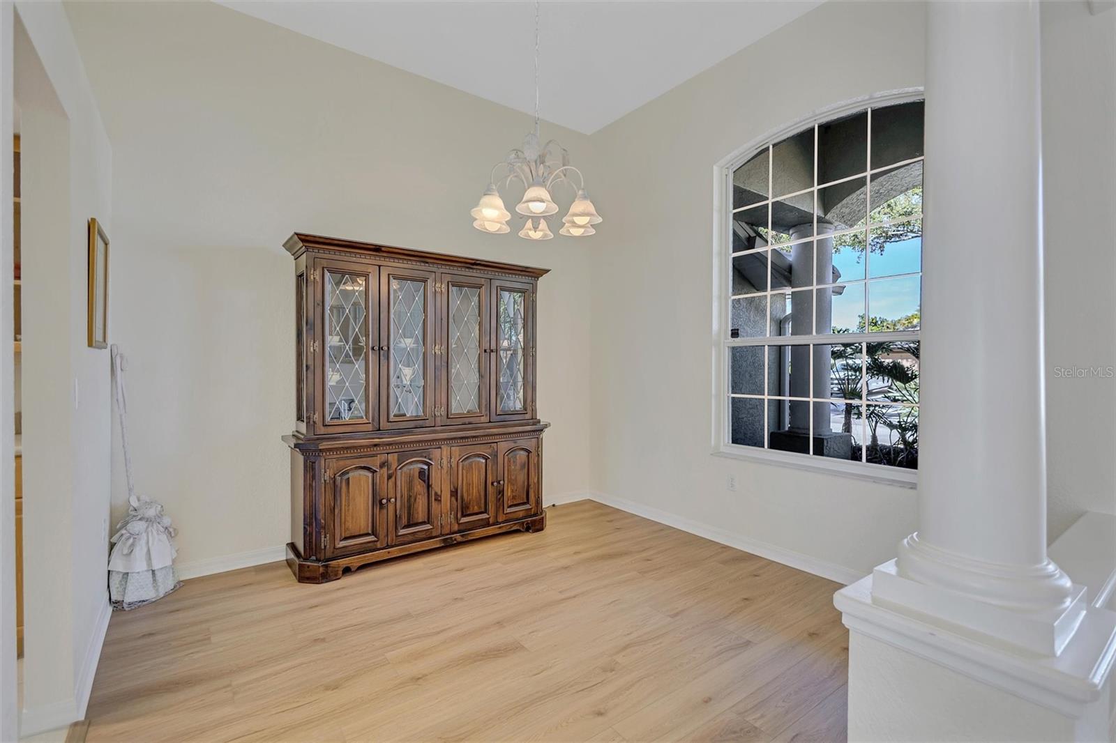 Image 15 of 61 For 5484 Oak Crest Boulevard