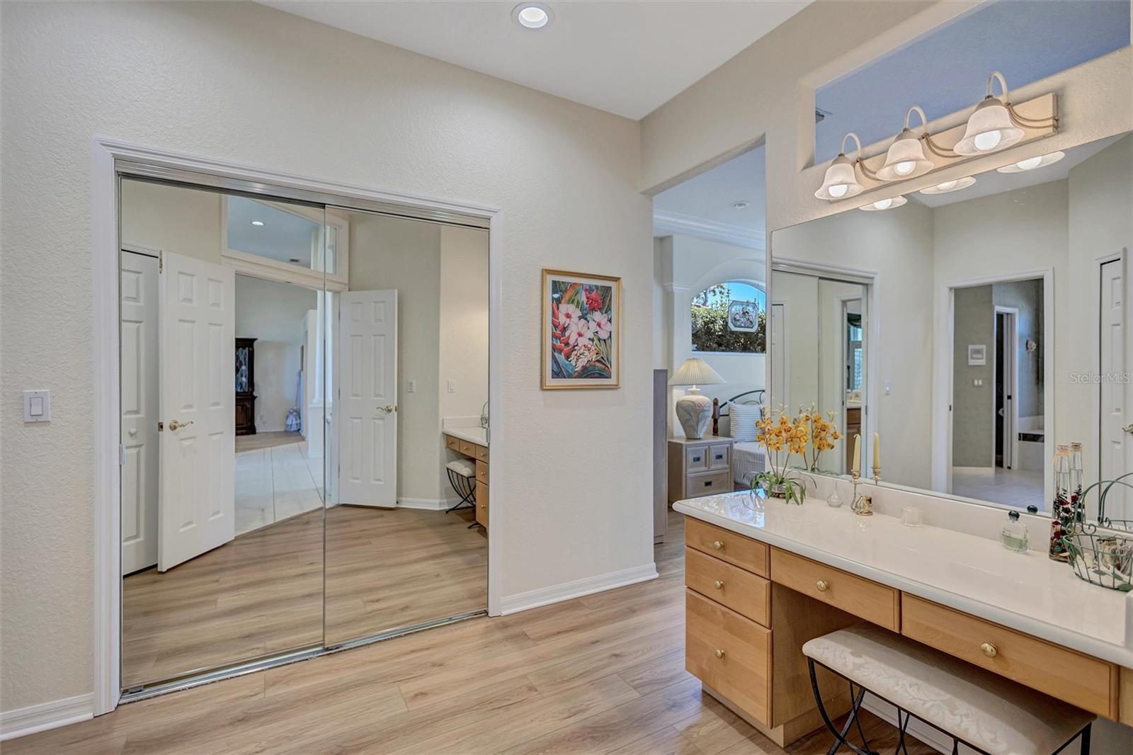 Image 19 of 61 For 5484 Oak Crest Boulevard