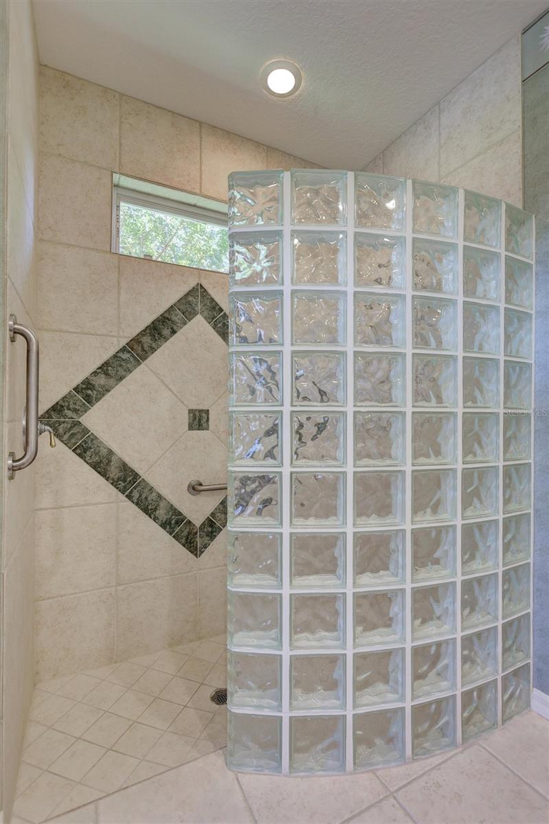 Image 24 of 61 For 5484 Oak Crest Boulevard