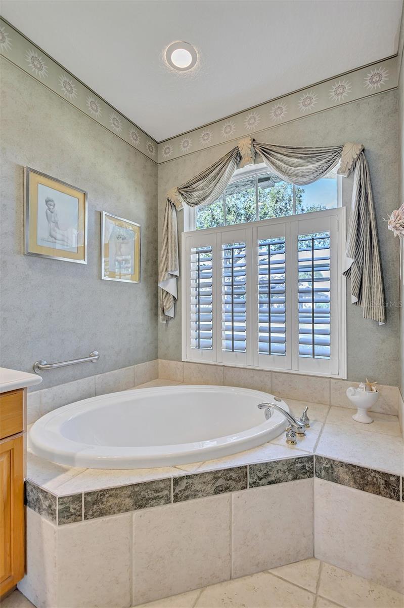 Image 25 of 61 For 5484 Oak Crest Boulevard