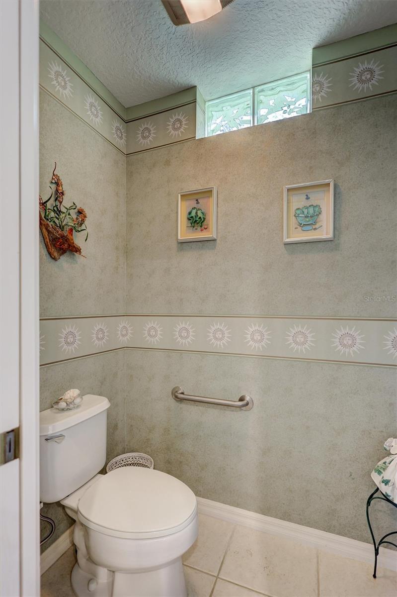 Image 26 of 61 For 5484 Oak Crest Boulevard