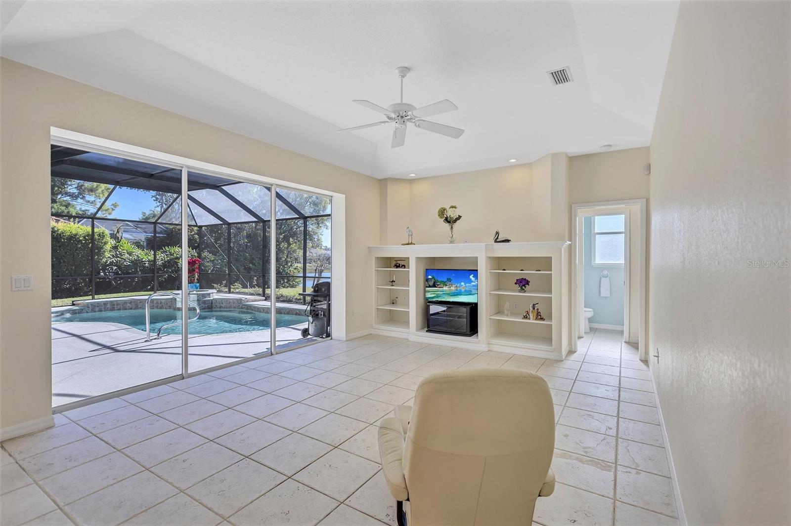 Image 39 of 61 For 5484 Oak Crest Boulevard