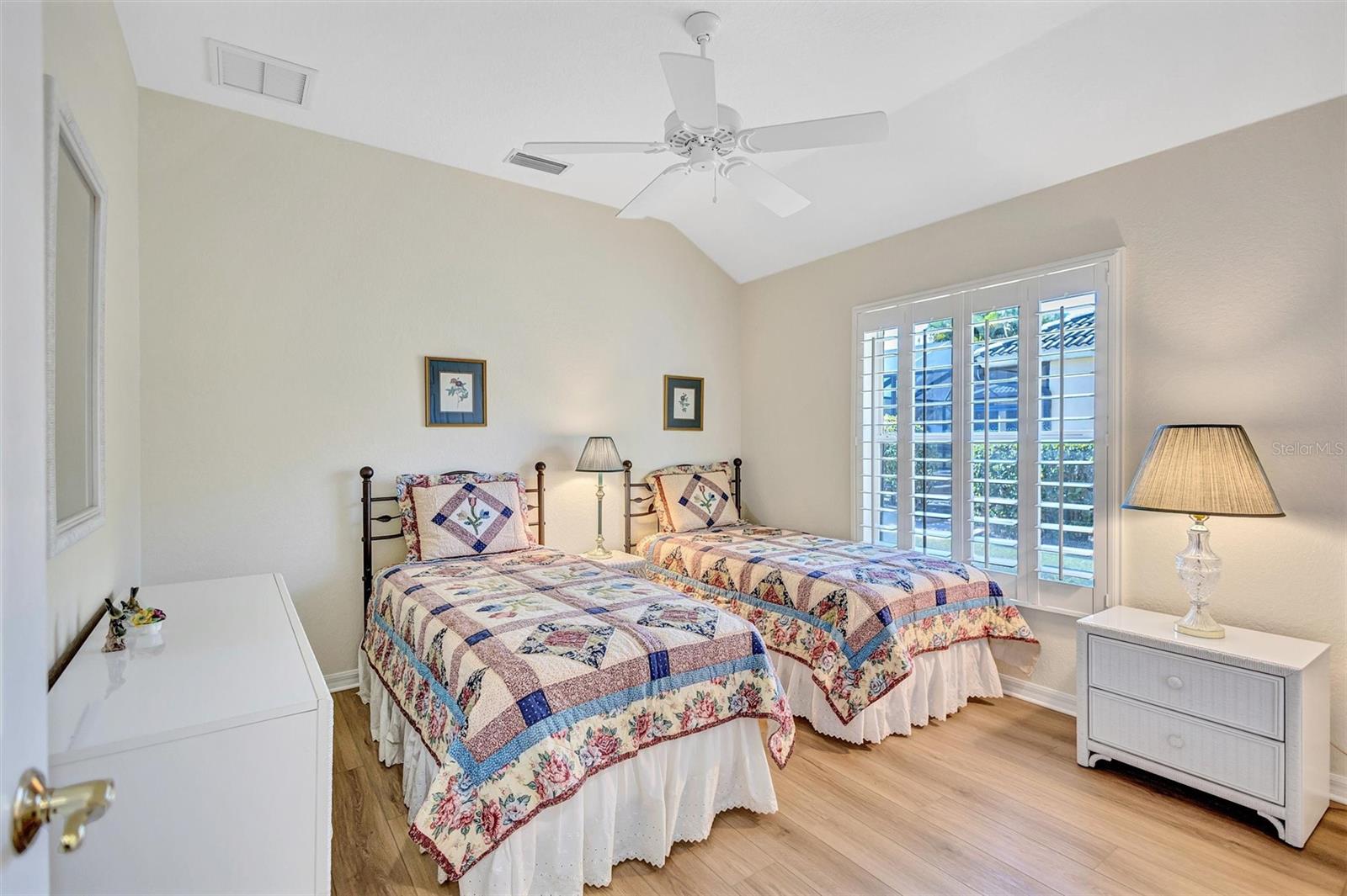 Image 40 of 61 For 5484 Oak Crest Boulevard