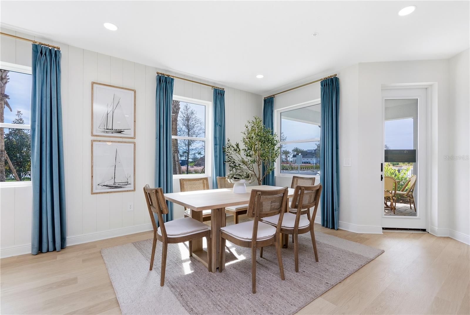 Image 10 of 19 For 17811 Broadleaf Loop