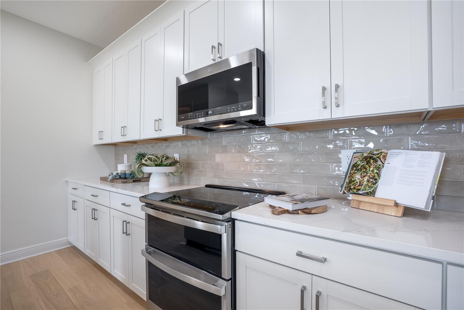 Image 7 of 19 For 17823 Broadleaf Loop