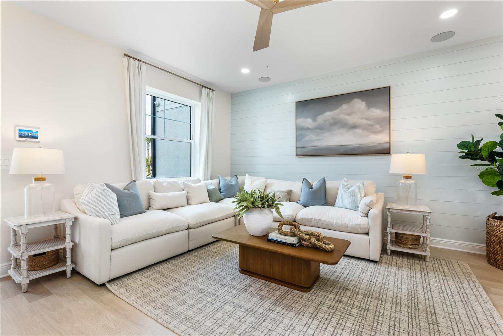 Image 4 of 13 For 17835 Broadleaf Loop