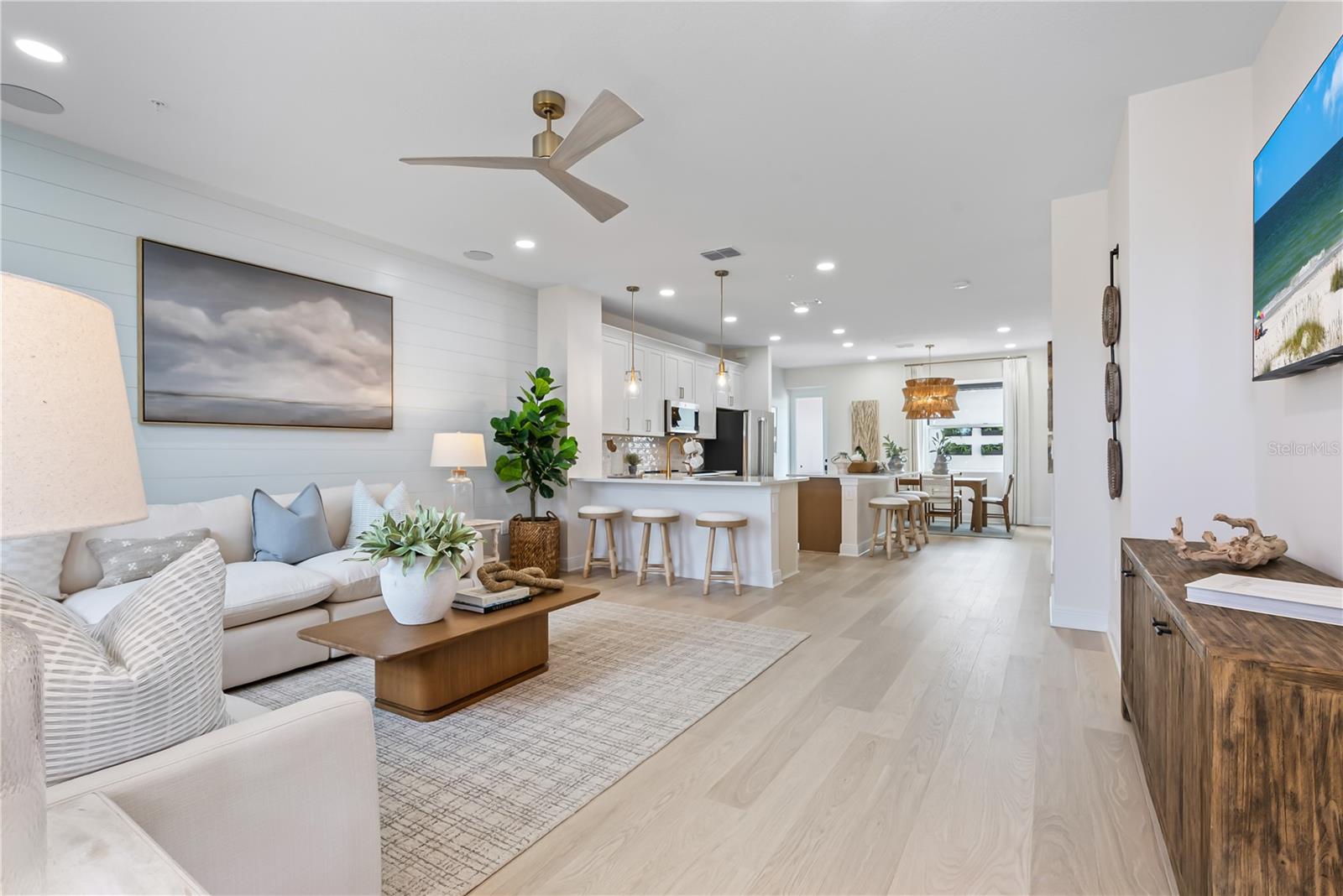 Image 5 of 13 For 17835 Broadleaf Loop