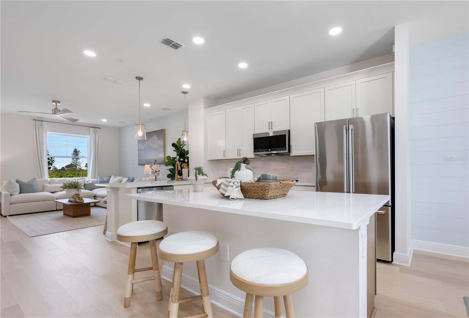 Image 6 of 13 For 17835 Broadleaf Loop