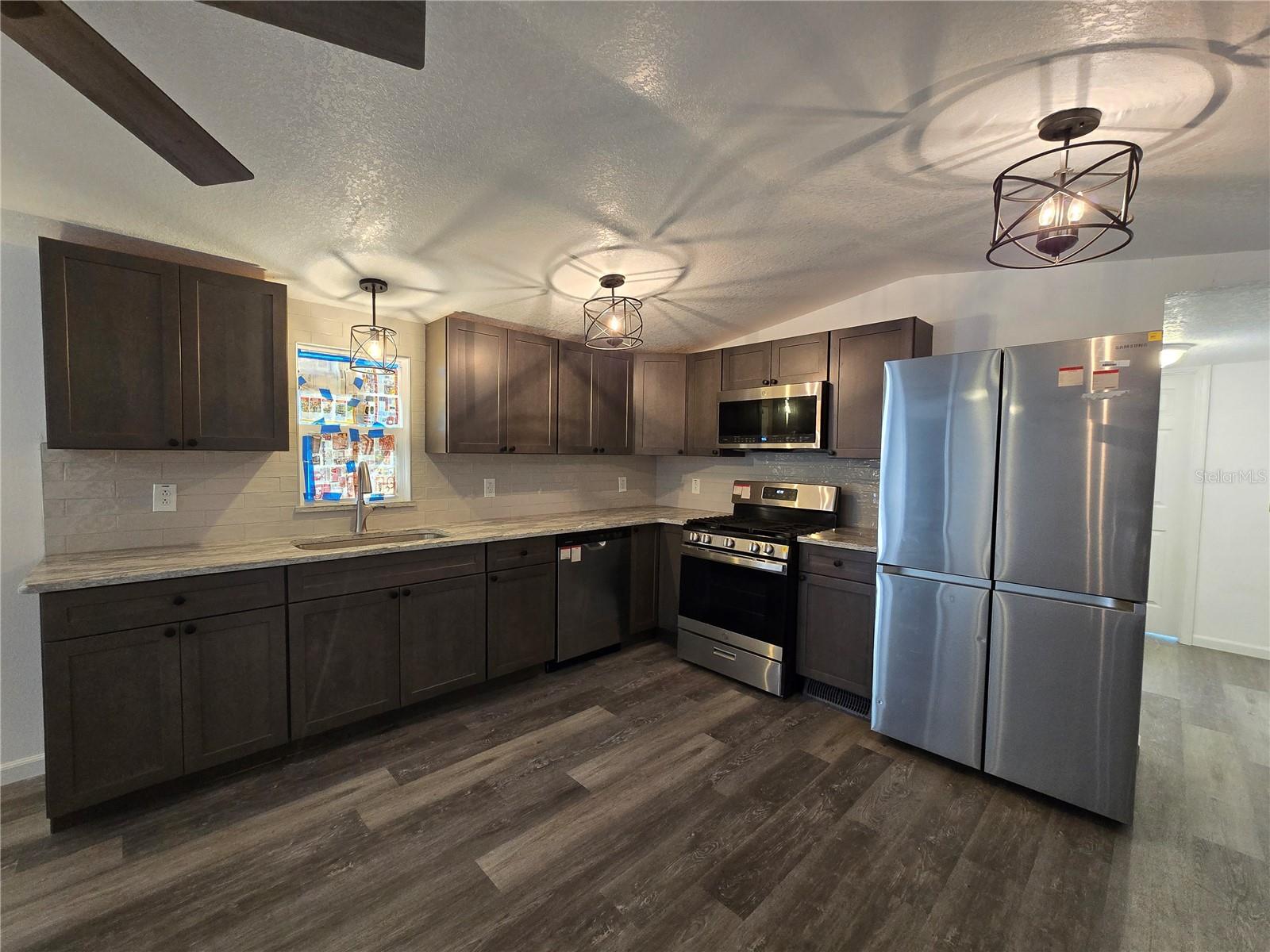 Image 11 of 21 For 43541 Dixie Drive