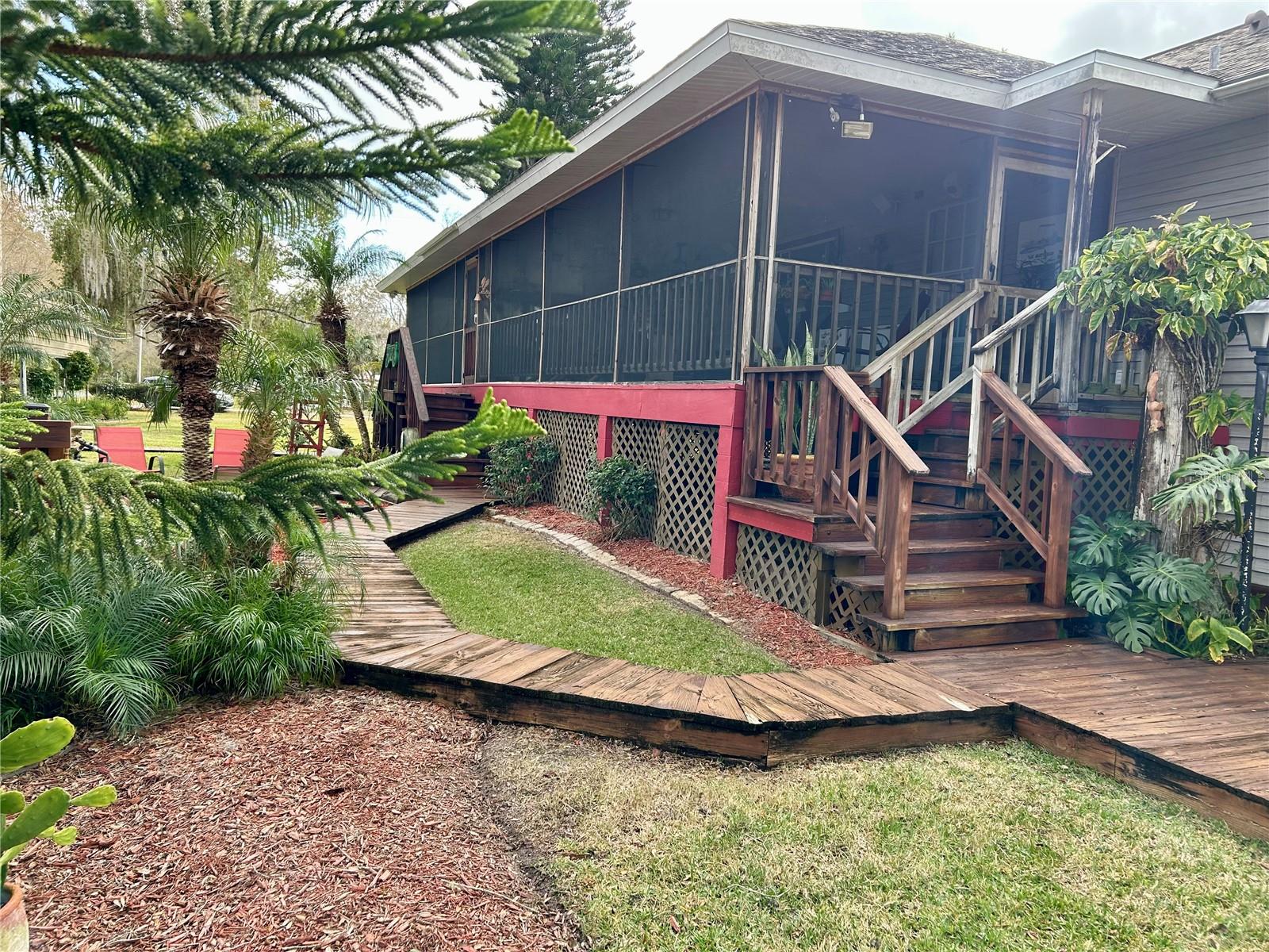 Image 41 of 48 For 55730 Holiday Circle