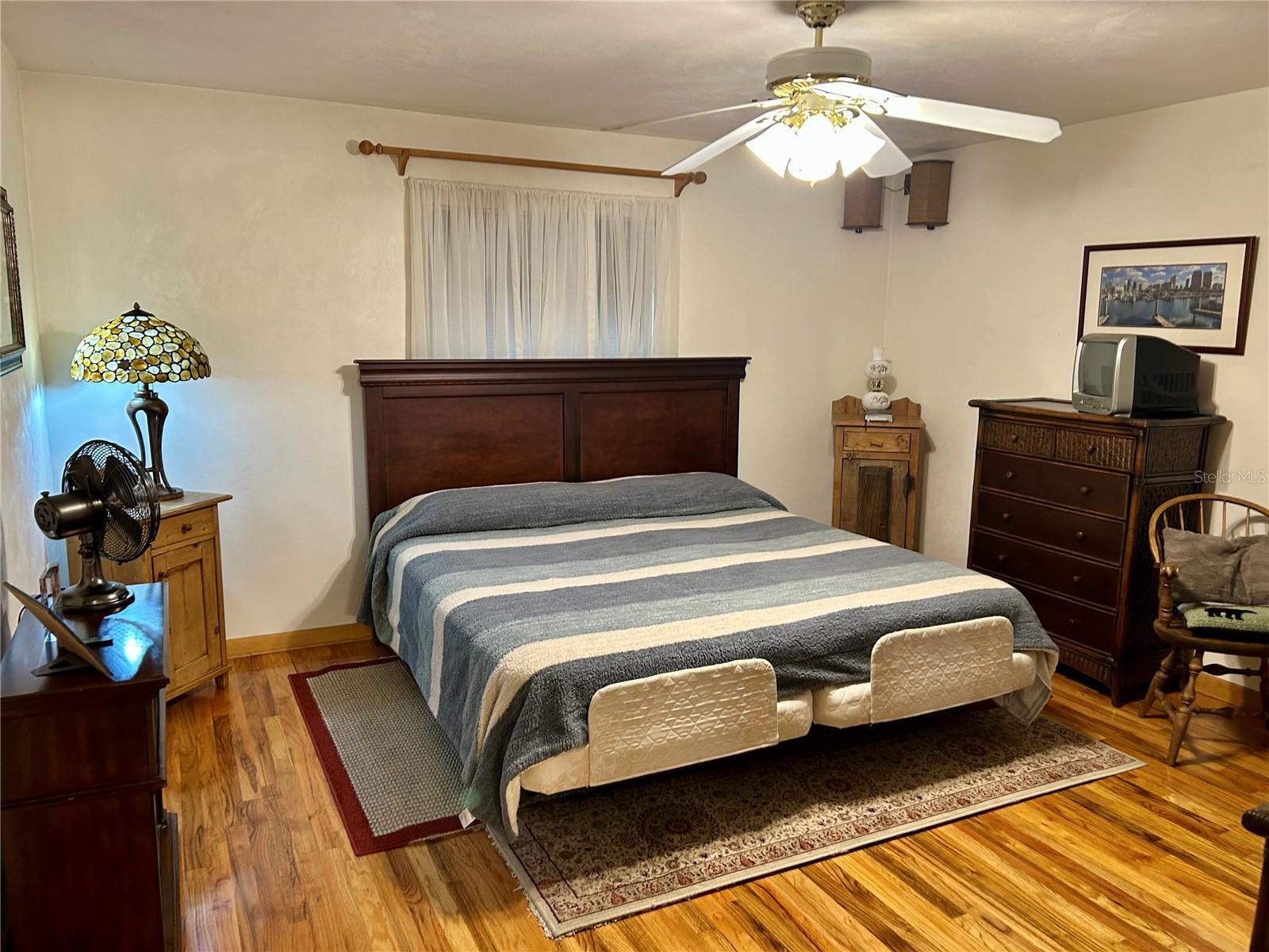 Image 8 of 48 For 55730 Holiday Circle