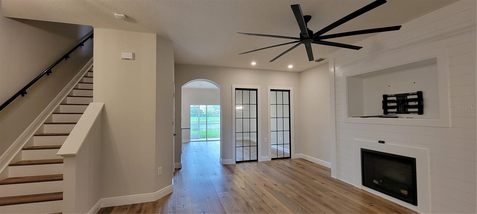 Image 2 of 22 For 3806 Parkridge Circle 21-105