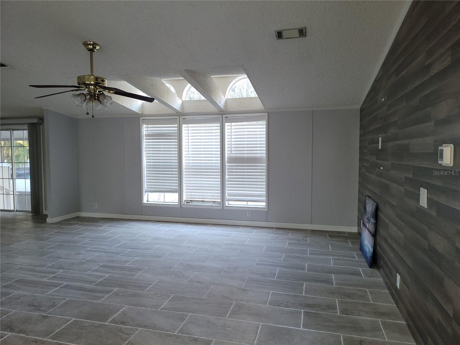 Image 5 of 55 For 4814 Myrtle View Drive N