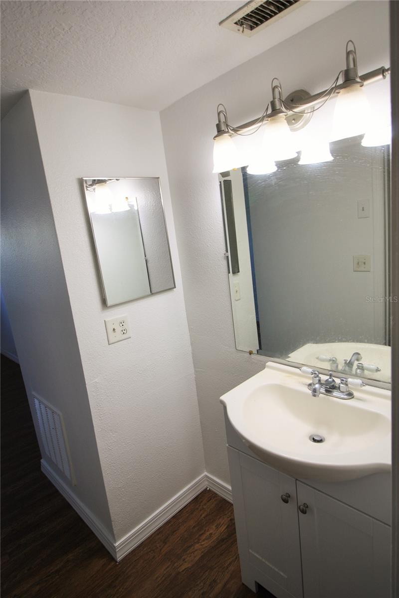 Image 10 of 22 For 555 Flemming Way 207