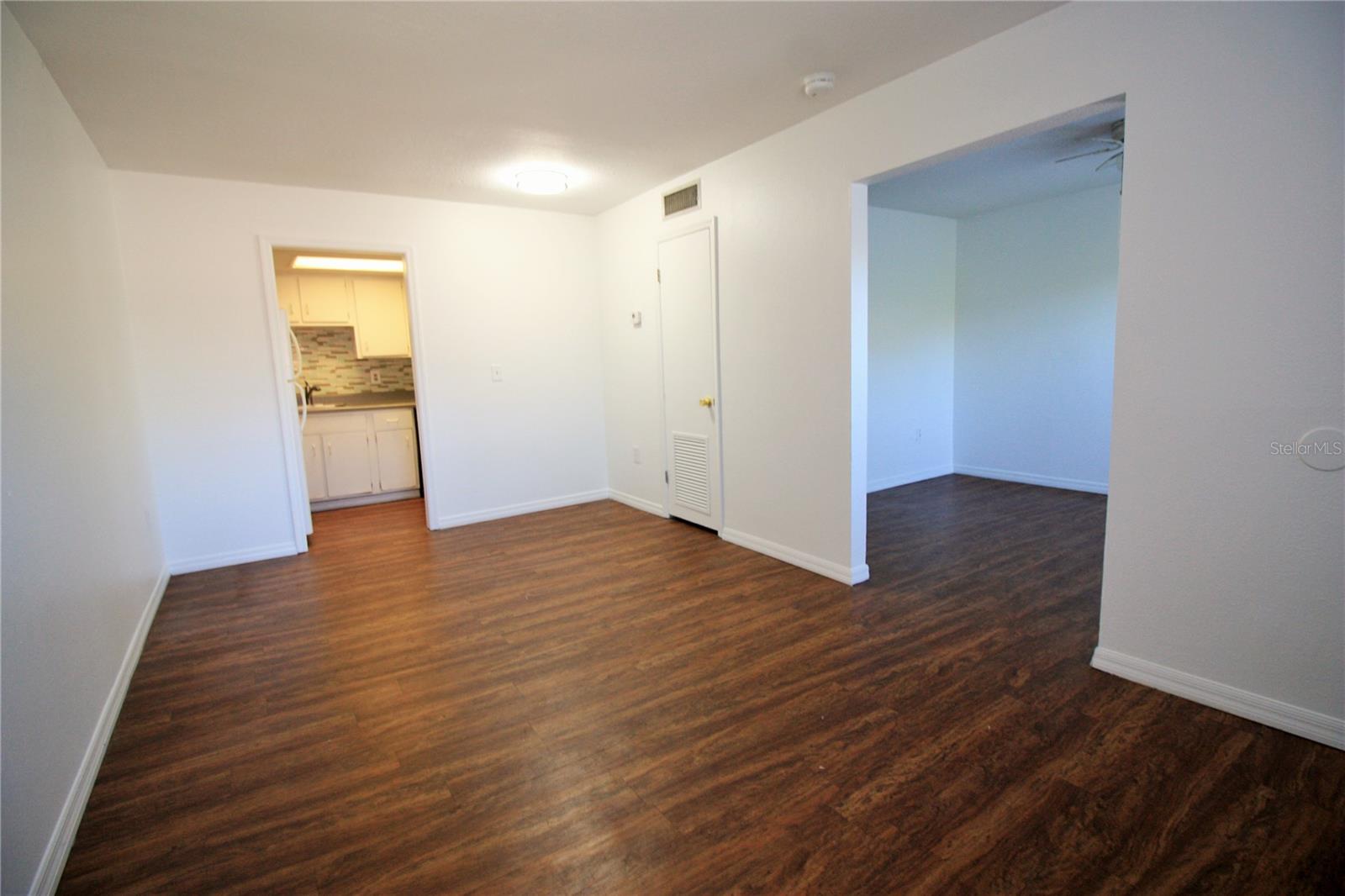 Image 18 of 22 For 555 Flemming Way 207