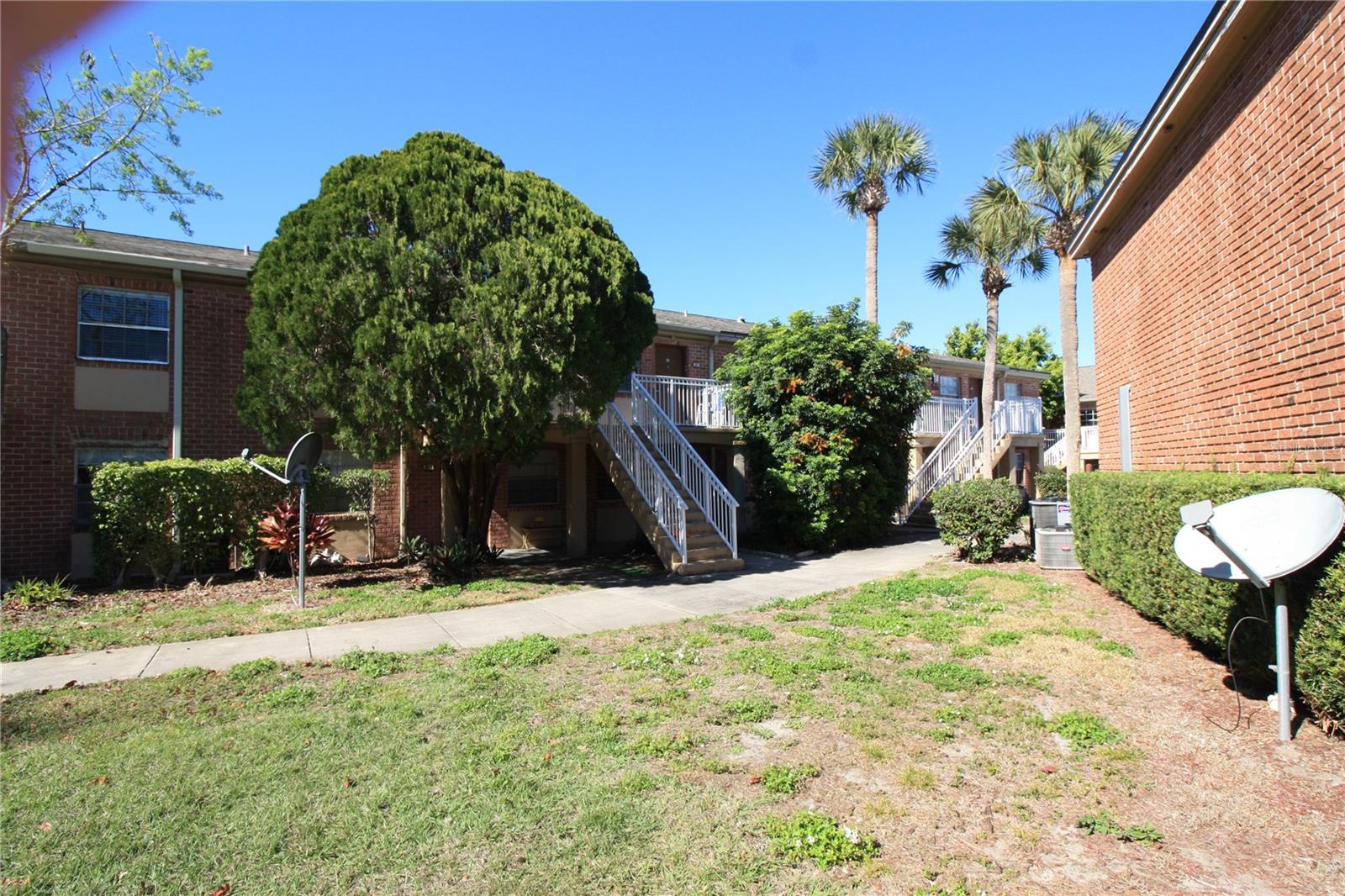 Image 2 of 22 For 555 Flemming Way 207