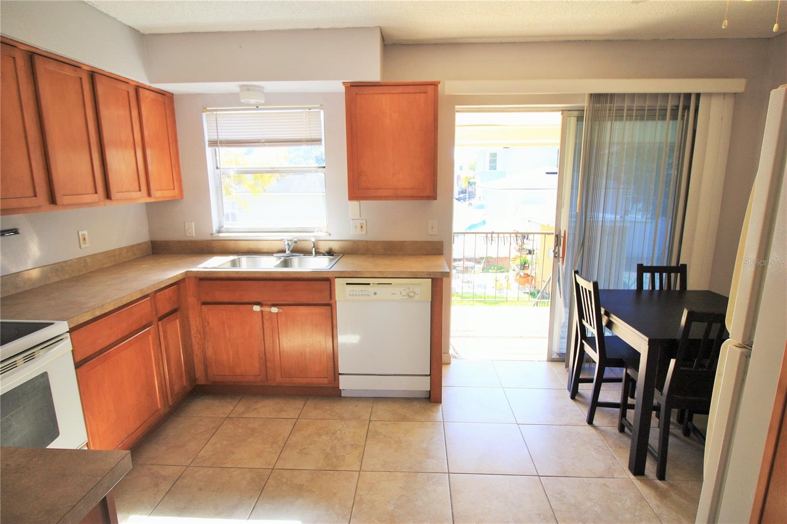 Image 4 of 23 For 1380 Indiana Avenue 3