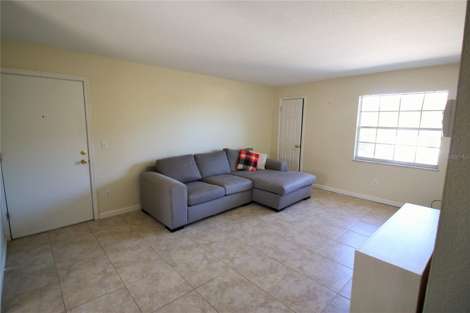 Image 7 of 23 For 1380 Indiana Avenue 3