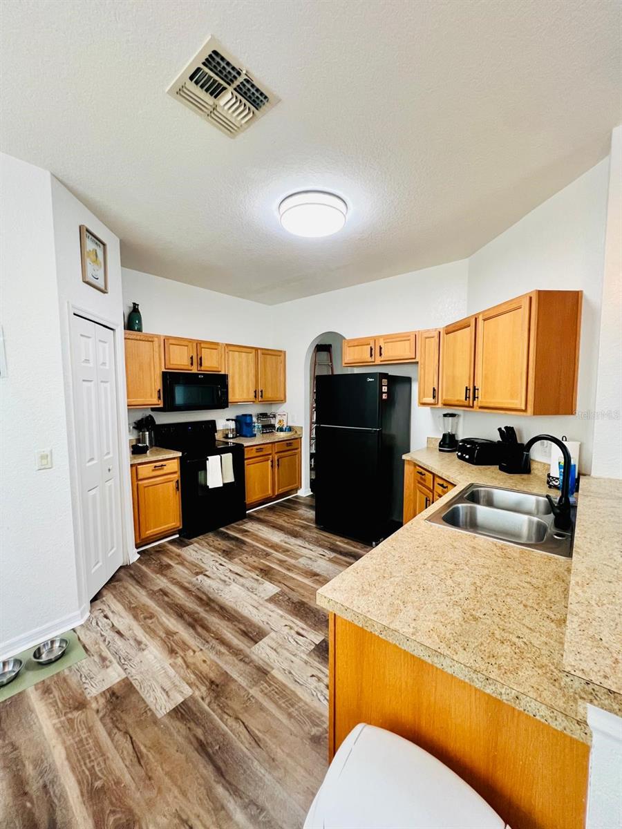 Image 10 of 37 For 254 Gleneagles Drive