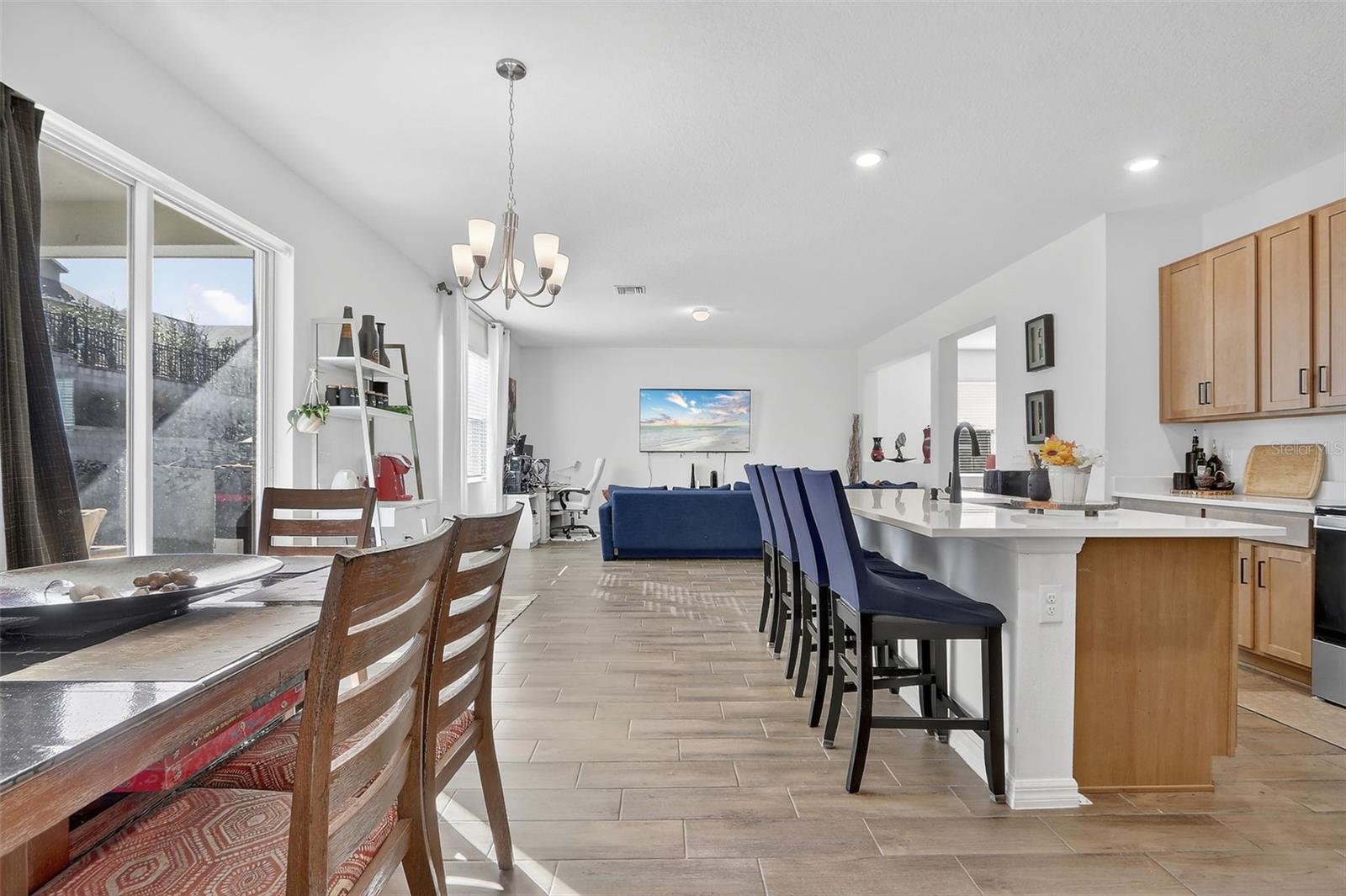 Listing photo id 16 for 1985 Burgundy Drive